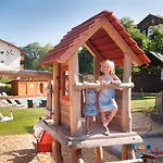 Familienresort Reslwirt 4* Flachau
