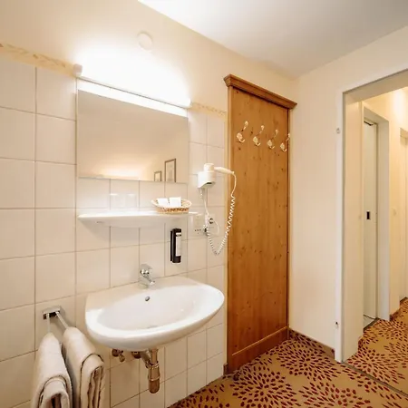 Resl Hotel